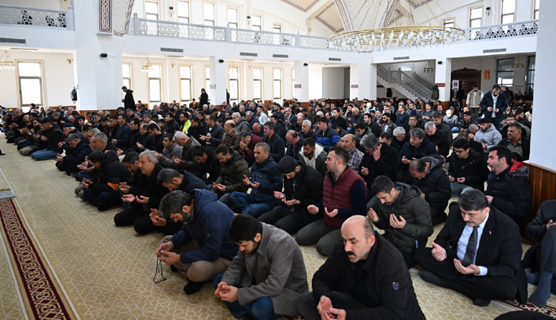 Deprem Şehitleri Mevlid-i Şerif ve Dualarla Yâd Edildi