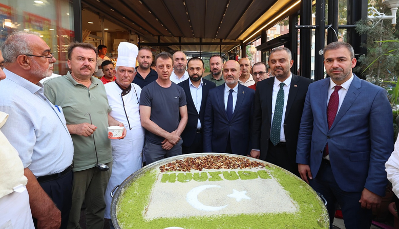 Hanzade’den 5 Bin Kişilik Aşure İkramı